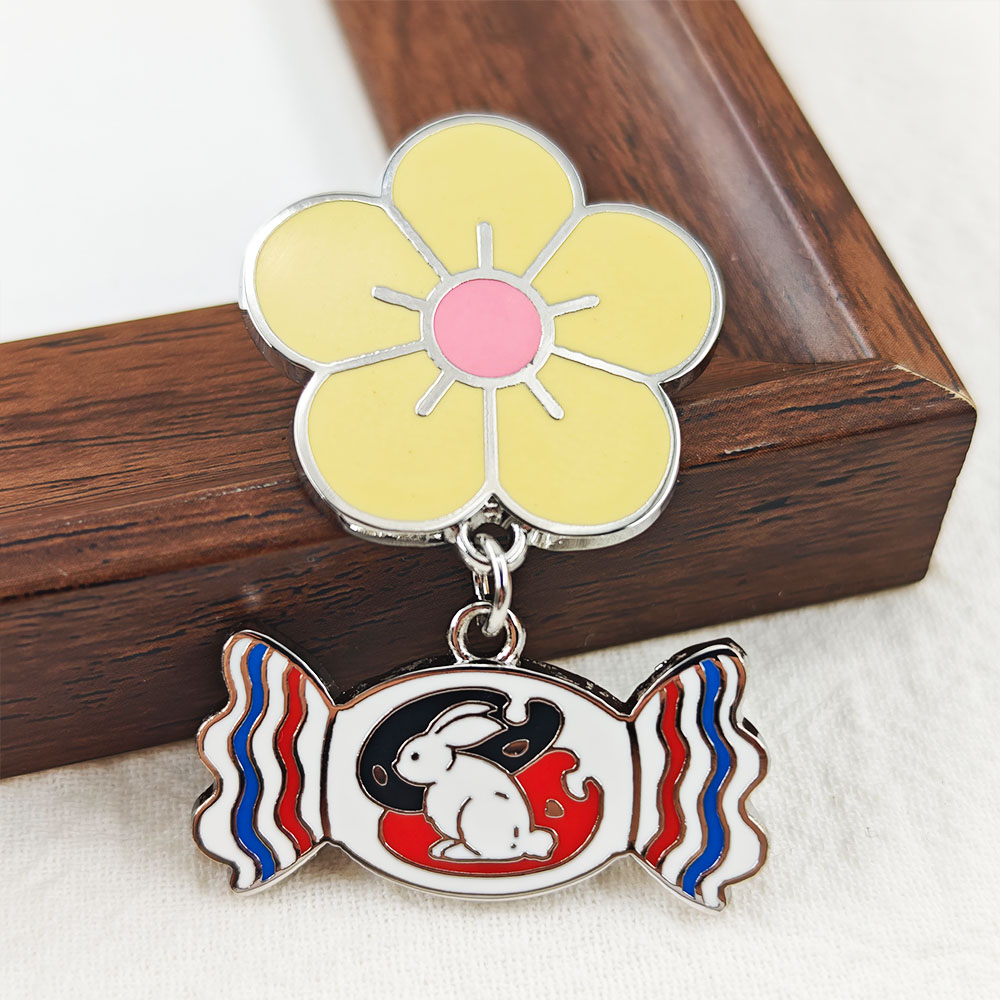 White Rabbit Candy Enamel Pin  - Food Snacks Gifts 评论和价格