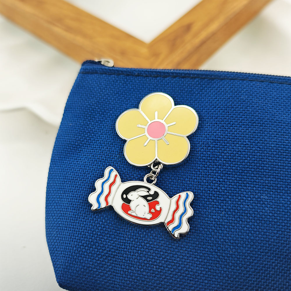 White Rabbit Candy Enamel Pin  - Food Snacks Gifts 评论和价格